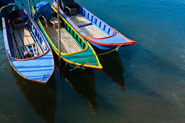 Bateau Pêche Thaïlandais Traditionnel Coloré Dans Mer Bleue Province Ranong — Photo