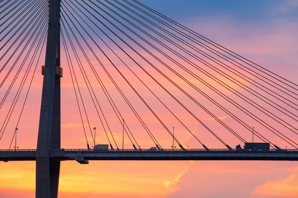 Вантажівки Пікап Перетину Підвісного Моста Заході Сонця Барвисті Хмари Небо — стокове фото