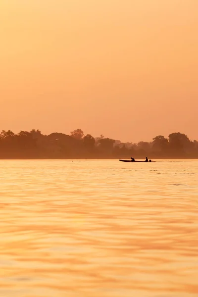 Festői a Mekong folyó naplementekor. — Stock Fotó