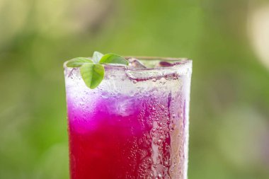 Cam buz ile Kelebek bezelye suyu.