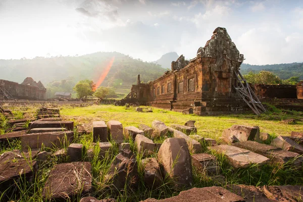 Templo antigo ao pôr do sol. — Fotografia de Stock