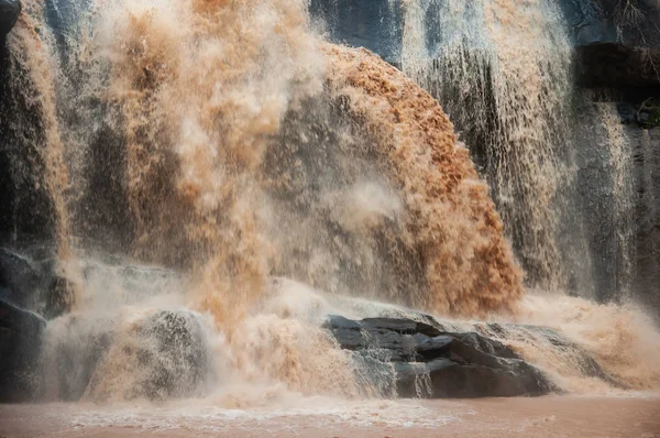 Fantastic tropical waterfall in a rainy day. — Stockfoto