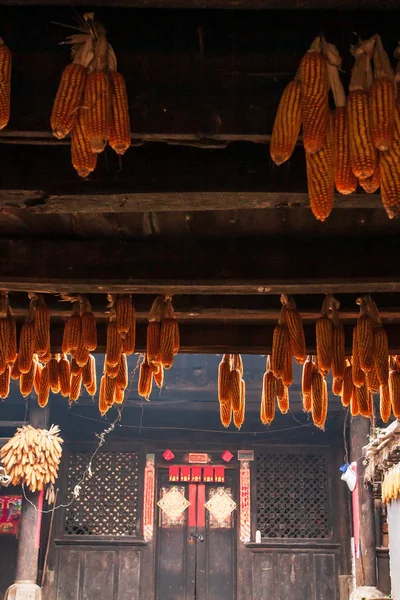 Corn dry in ancient chinese house. — Stock Photo, Image