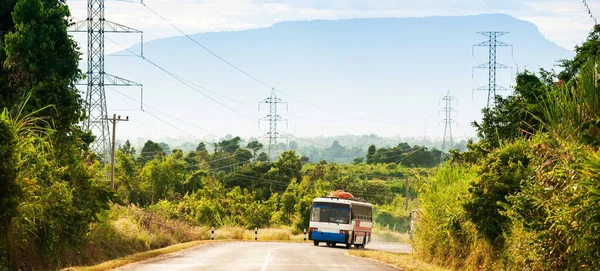 Autobus Locale Esecuzione Sulla Strada Montagna Dell Altopiano Bolaven Sud — Foto Stock