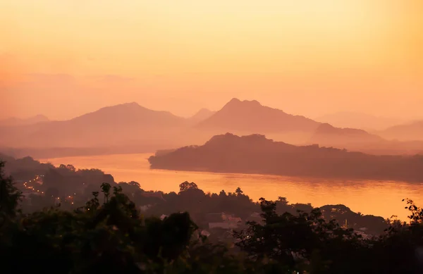 Malerisch Der Mekong Und Die Stadt Luang Prabang Der Abenddämmerung — Stockfoto