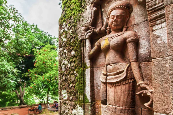 Elegant Antik Staty Khmer Apsara Med Långt Hår Fönsterram Antika — Stockfoto
