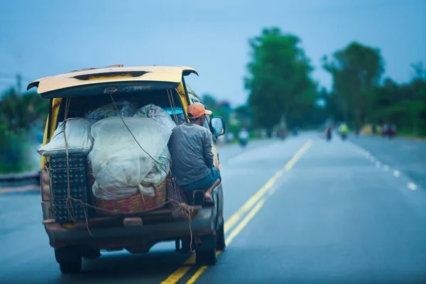 Rear View Khmer Porter Hangs Delivery Minivan Transports Full Load — Stock Photo, Image
