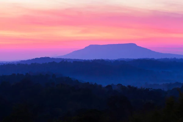 Прекрасный Пейзаж Голубой Горы Небо Восхода Солнца Осенью Красочный Светло — стоковое фото