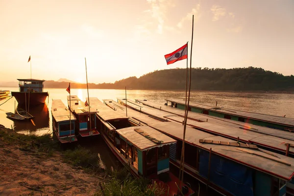 Μια Ήρεμη Σκηνή Του Ποταμού Mekong Στο Ηλιοβασίλεμα Λαμπερό Ήλιο — Φωτογραφία Αρχείου