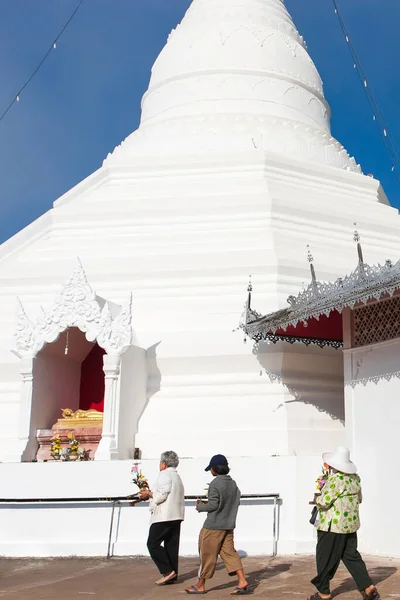 순례자들은 속에서 고대의 Pagoda 거닐며 명성을 있으며 아시아의 데스트 Buddhist — 스톡 사진