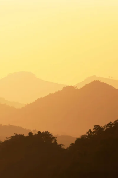 Malerische Bergkette Bei Sonnenuntergang Malerische Bergkette Der Winterdämmerung Eine Ruhige — Stockfoto