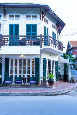 Luang Prabang, Laos 'taki antik Fransız sömürge mimarisinin zarif dış görünüşleri. UNESCO, Soyut Kültür Mirası.