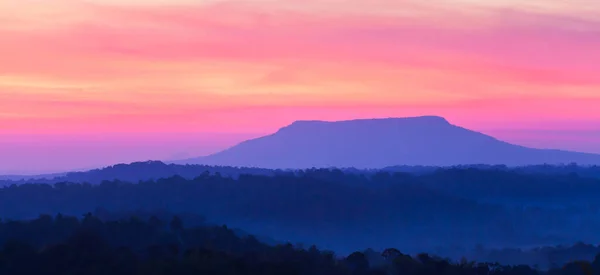 Прекрасный Пейзаж Голубой Горы Небо Восхода Солнца Осенью Красочный Светло — стоковое фото