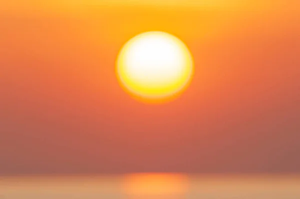 Defocus Gloeiende Zon Een Oceaan Gouden Zon Reflectie Zee Positieve — Stockfoto