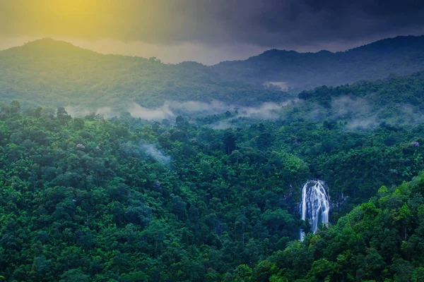 Сцени Тропічного Водоспаду Ранковий Туман Вражаючий Вигляд Водоспаду Тропічному Тропічному — стокове фото