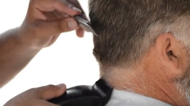 Barbiere Parrucchiere Che Taglia Capelli Uomo — Video Stock