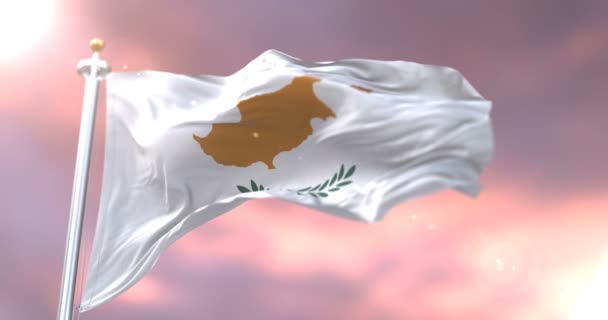 キプロスの国旗 夕暮れ時の風に手を振ってループします — ストック動画