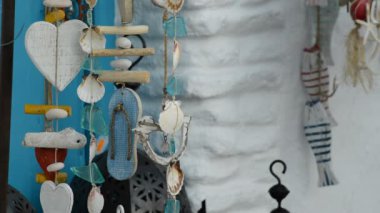 Kabukları ve diğer deniz Hatıra Eşyası asılı