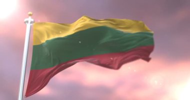 Yavaş, döngü içinde gün batımında, Litvanya sallayarak bayrak Rüzgar