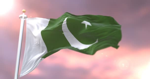 Vlag Van Pakistan Zwaaien Bij Wind Bij Zonsondergang Traag Lus — Stockvideo