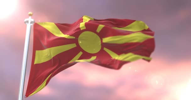 Bandera República Macedonia Ondeando Viento Lentamente Atardecer Bucle — Vídeo de stock