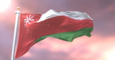 Yavaş, döngü içinde gün batımında rüzgarda sallayarak Umman bayrağı