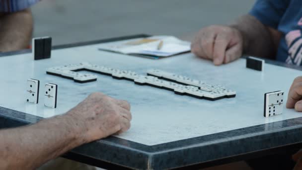 Match Domino Entre Personnes Âgées — Video