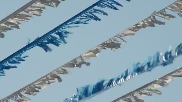 Kermis Decoraties Strips Met Blauwe Lucht Verplaatsen Wind — Stockvideo