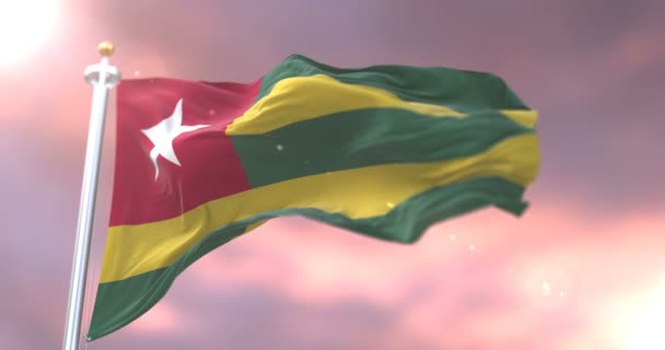 Bendera Togo Melambai Pada Angin Lambat Saat Matahari Terbenam Lingkaran — Stok Video