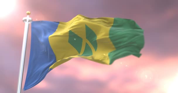 Άγιος Βικέντιος Και Γρεναδίνες Σημαία Κυματίζει Στο Άνεμος Στην Αργή — Αρχείο Βίντεο
