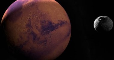 Göktaşı olarak uzayda etrafında dönen Vesta Mars yakınındaki geçer