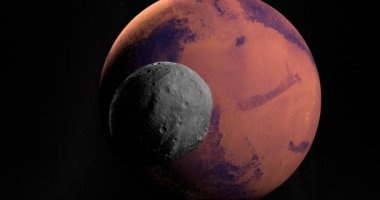 Göktaşı olarak uzayda etrafında dönen Vesta geçer Mars