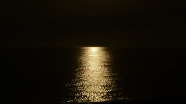 Sol Reflejado Las Olas Del Mar Atardecer — Vídeos de Stock