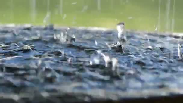 Gocce Acqua Che Cadono Nell Acqua Una Fontana — Video Stock