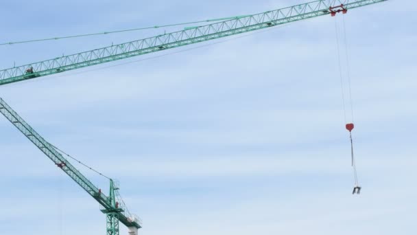 Crane Transporting Module Building Construction — 비디오