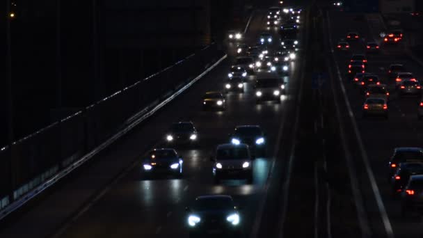 Multitud Coches Circulando Con Tráfico Noche — Vídeo de stock