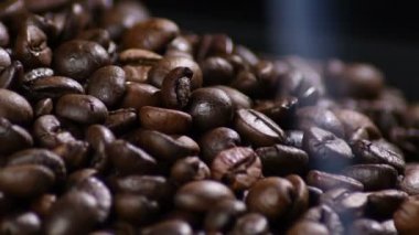 kavrulmuş kahve çekirdeği döndürme