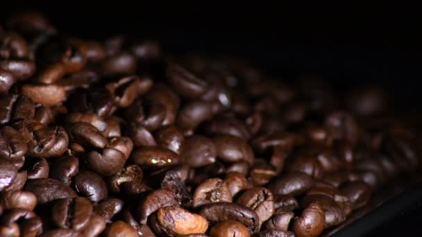 Bruine Gebrande Koffiekorrels Draaiend — Stockvideo