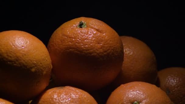 Sinaasappels Fruit Gyrating Met Zwarte Achtergrond — Stockvideo