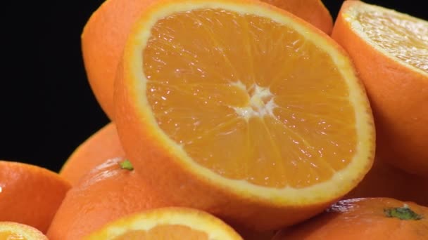 Frische Orangen Fruchtschnitt Rotierend — Stockvideo