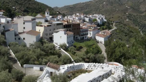 Pohled Dozadu Sayalongu Andaluskou Vesnici Jejím Kulatým Hřbitovem — Stock video