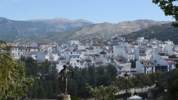 萨亚隆加 一座典型的山地小镇上的白色房屋和山脉 西班牙 — 图库视频影像
