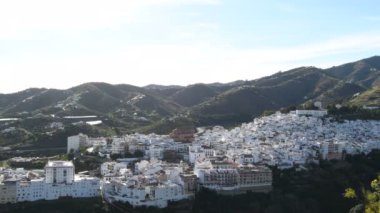 Endülüs 'ün beyaz köyünün panoramik manzarası, Torrox, İspanya