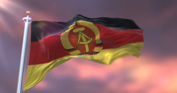 Drapelul Republicii Democrate Germane Sau Germaniei Est Flutură Apus Bucla — Videoclip de stoc
