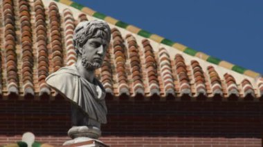 Akdeniz 'deki bir evin zemininde güneşli bir günde Yunan klasik baskını