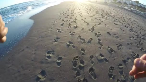 Corriendo Playa Atardecer Vista Primera Persona — Vídeo de stock