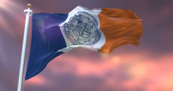 New York Bayrağı Gün Batımında Sallanıyor Amerika Birleşik Devletleri Şehri — Stok video