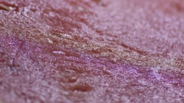 Siyah arkaplanda dönen kırmızı karpuz posası