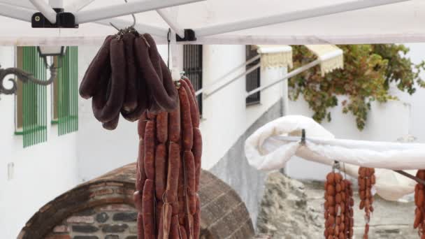 Krwawa Kiełbasa Hiszpańskie Chorizos Boksie Sprzedającym Kiełbaski Mięsne — Wideo stockowe