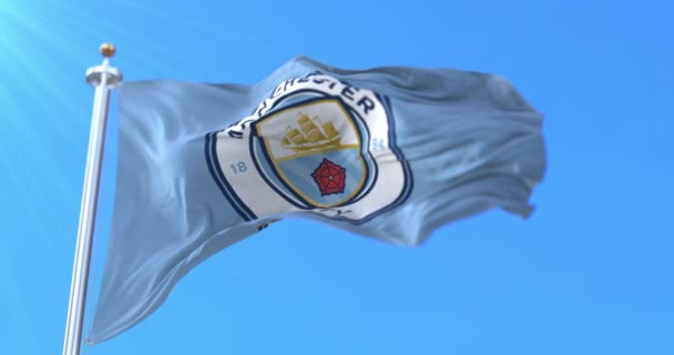英格兰曼城足球俱乐部的旗帜摇曳着 回旋着 — 图库视频影像